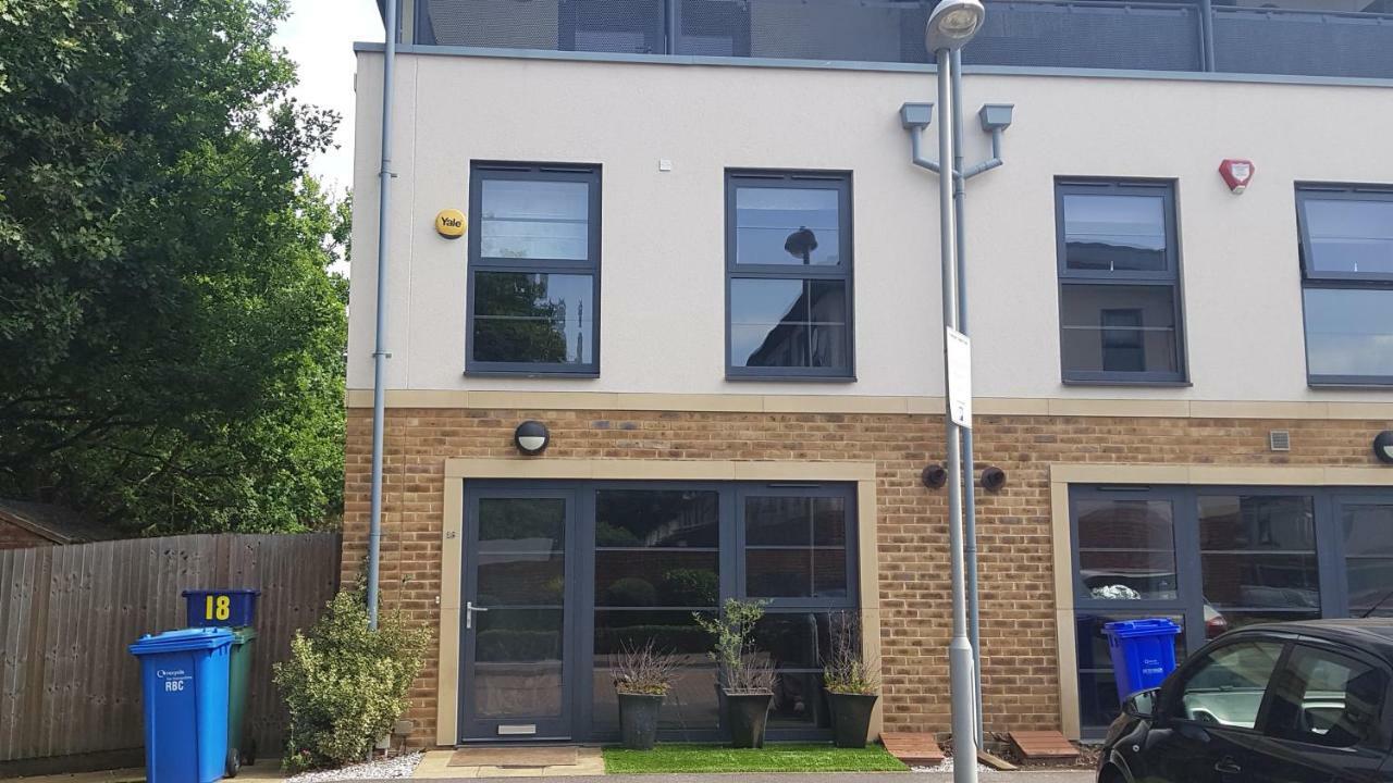 Sunderland Place Фарнбъро Екстериор снимка